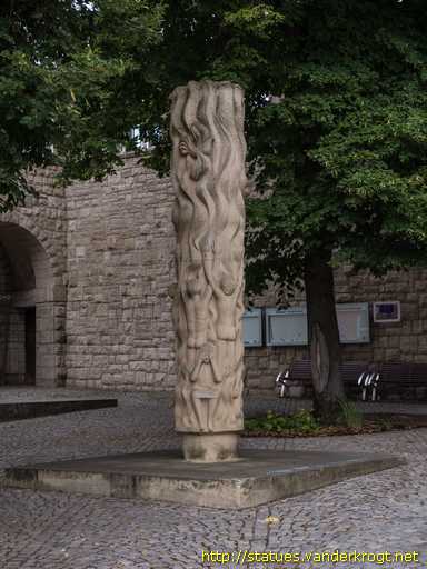 Nordhausen /  Stele zum Gedenken der Opfer der Bombardierung