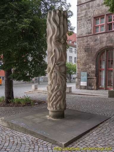 Nordhausen /  Stele zum Gedenken der Opfer der Bombardierung