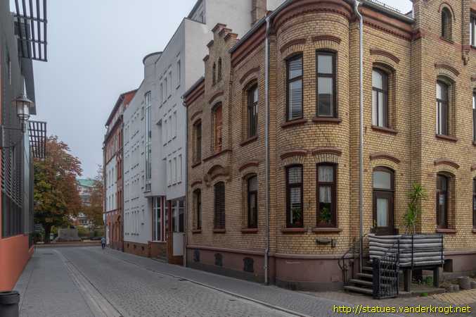 Eisenach /  Frau mit zwei Körben