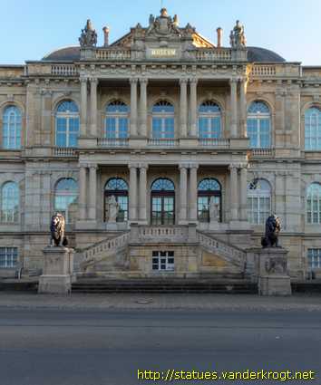 Gotha /  Skulpturen am Herzoglichen Museum