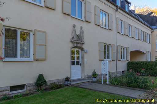 Gotha /  Knielende Mann und Frau