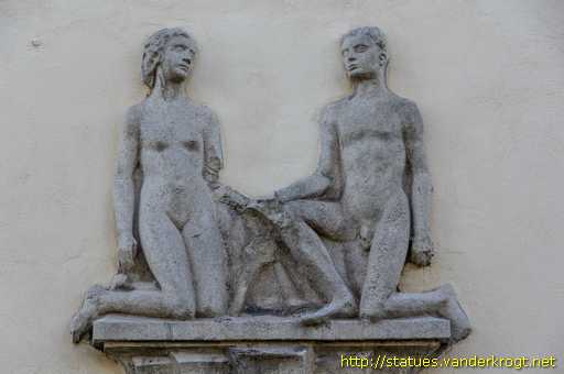Gotha / Knielende Mann und Frau