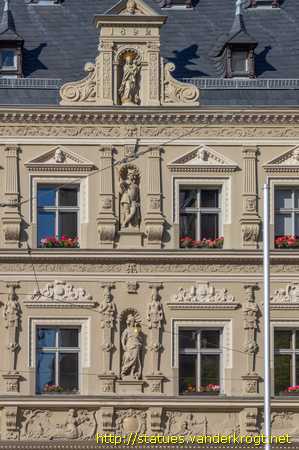 Erfurt /  Fassadenskulpturen des Gildehauses