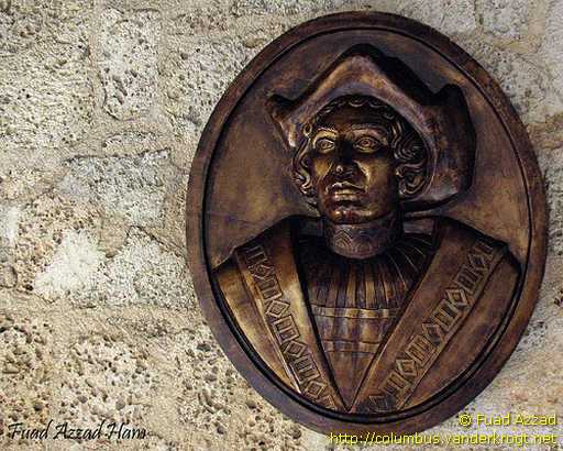 Santo Domingo /  Medallón con retrato en relieve de Colón