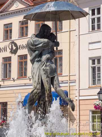 Tartu /  Suudlevad tudengid