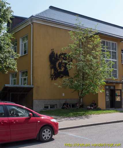 Tartu /  Müüri skulptuur