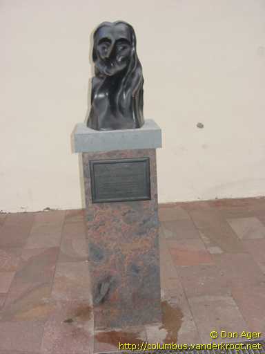 San Sebasti&aacute;n de la Gomera /  Busto modernista de Colón