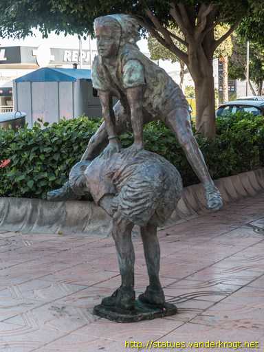 Cruce de Arinaga /  Niños jugando a piola