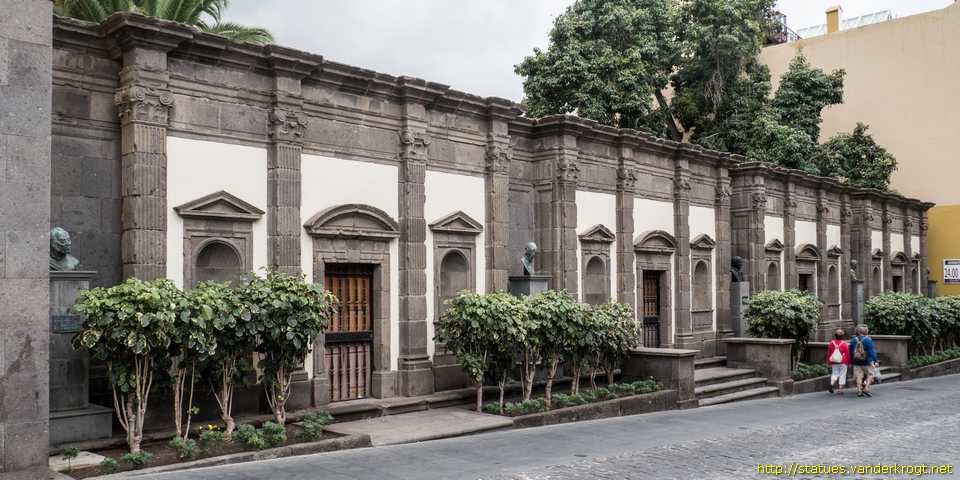 Las Palmas de Gran Canaria /  Luján Pérez y la Galería de los Ilustrados