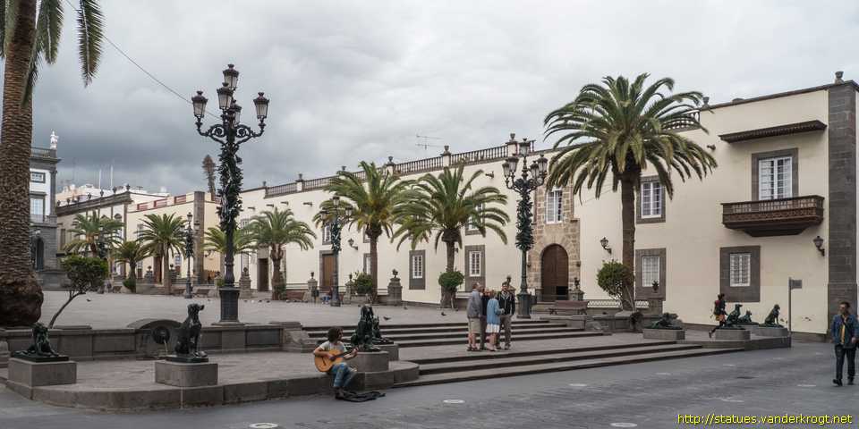 Las Palmas de Gran Canaria /  Los Perros de la Plaza de Santa Ana