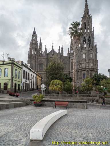 Arucas /  Esculturas Iglesia de San Juan Bautista