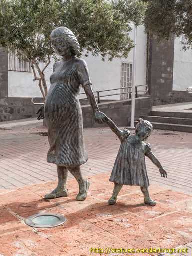 Vecindario /  Madre con niño o Mujer embarazada