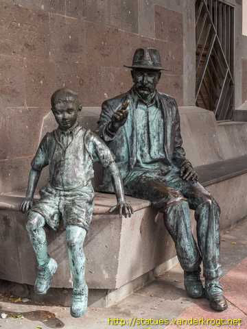 Vecindario /  Homenaje al Abuelo