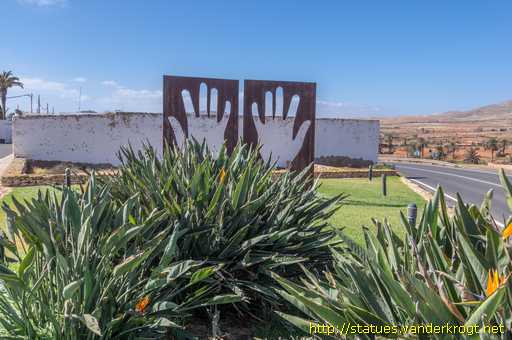 Antigua /  Monumento al Artesano <i>o</i> Solidaridad