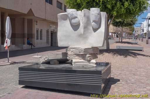 Puerto del Rosario /  Libros y dedos