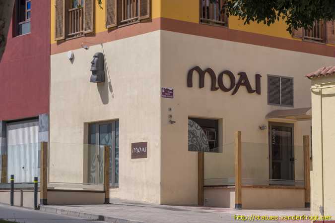 Puerto del Rosario /  Moai