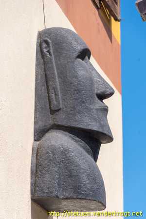 Puerto del Rosario /  Moai