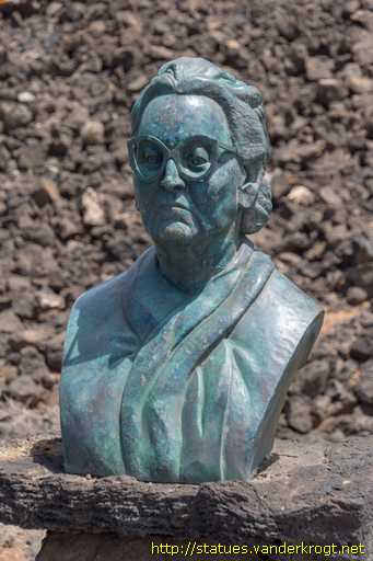 Isla de Lobos /  Josefina Plá (busto)