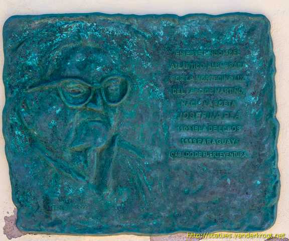 Isla de Lobos /  Josefina Plá  (placa conmemorativa)