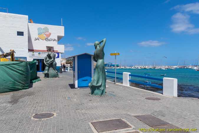 Corralejo /  Monumento al Marinero (Mirando al Mar)