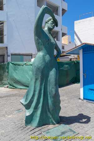 Corralejo /  Monumento al Marinero (Mirando al Mar)