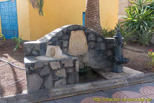 Pájara /  Fuente con lagarto