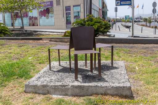 Arrecife /  Tres sillas