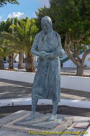 Tahíche /  La Matrona - María Betancort Robayna