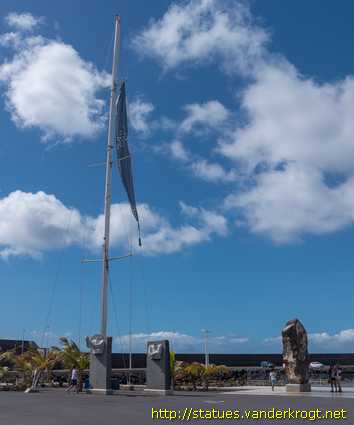 Arrecife /  Esculturas en el Marina