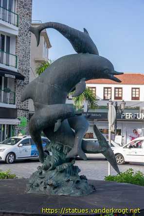 Puerto de la Cruz /  Familia de Delfines