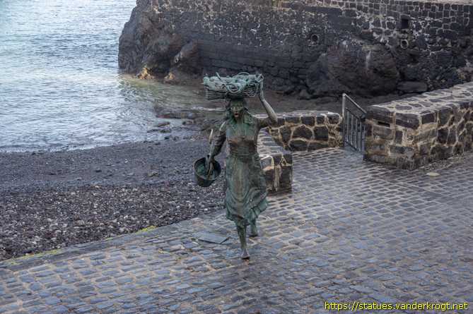 Puerto de la Cruz /  Mujer Pescadora