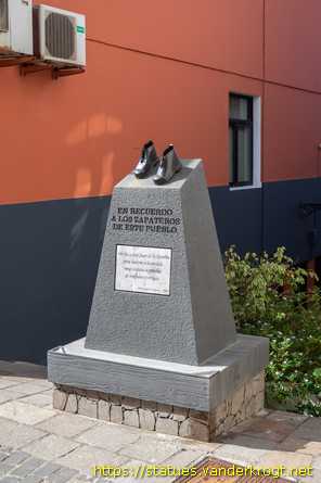 San Juan de la Rambla /  Monumento a los Zapateros