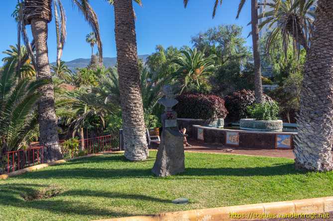 Puerto de la Cruz /  Dulce María Loynaz