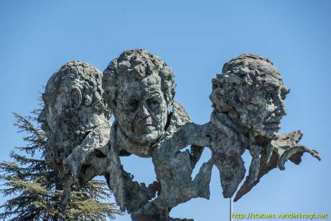 Badajoz /  Los Tres Poetas