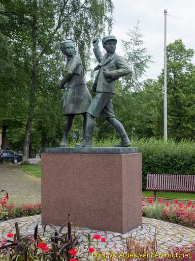 Lahti /  Lumisotasilla