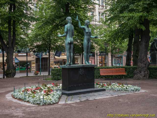 Helsinki /  Taru ja Totuus &ndash; Topeliuksen muistomerkki