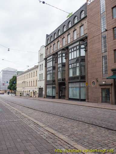 Helsinki /  Wuorion talon julkisivuveistokset