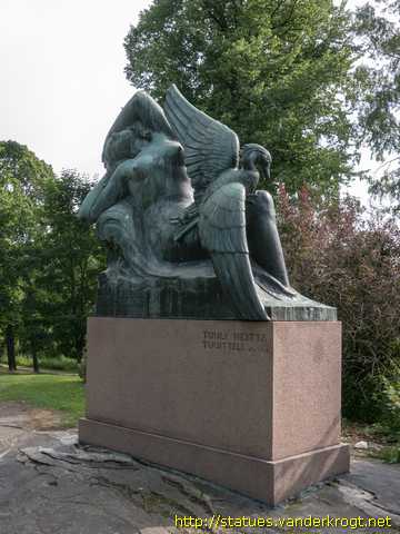 Helsinki /  Ilmatar ja sotka