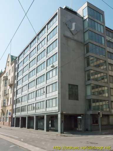 Helsinki /  Päin merta myrskyävää