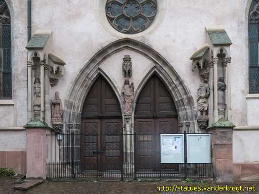 Ribeauvillé /  Statues sur le portail sud de l'ancienne église des Augustins