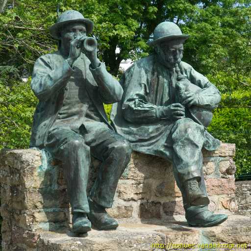 Plozévet /  Les sonneurs bretons