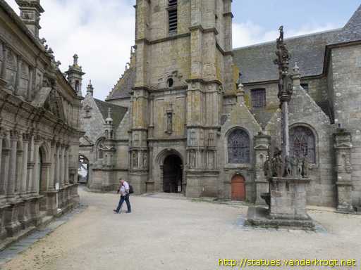 Saint-Thégonnec /  Saints à la façade sud de l'église Saint-Thégonnec