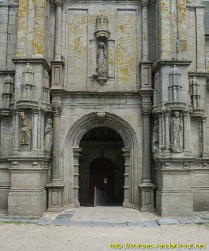 Saint-Thégonnec /  Saints à la façade sud de l'église Saint-Thégonnec