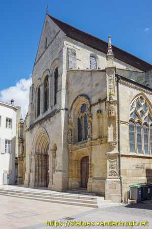 Châlons-en-Champagne /  Statues sur l'Église Saint-Alpin