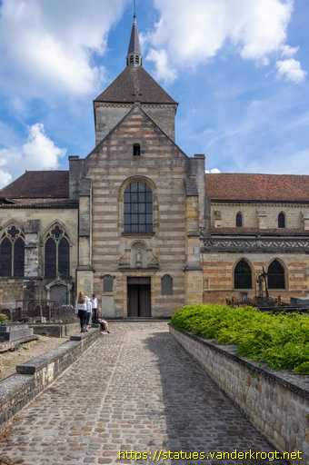 Sainte-Menehould /  La Vierge à l'enfant