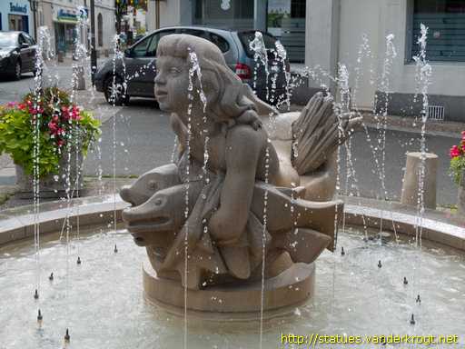 Châteaudun /  Fontaine de la Sirène aux Dauphins