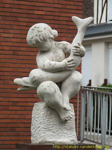 Barentin /  L'enfant au dauphin
