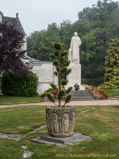 Barentin /  "Potiche" sculptée