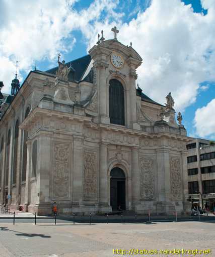 Nancy /  Bas-reliefs de la façade de l'Église Saint-Sébastien