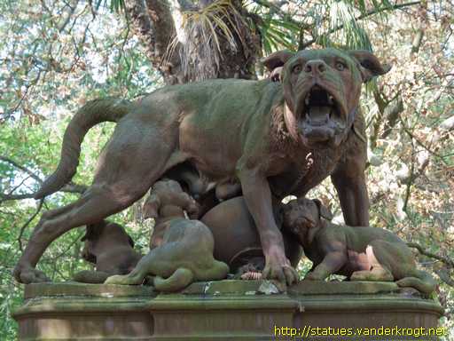 Toulouse /  La chienne et la louve